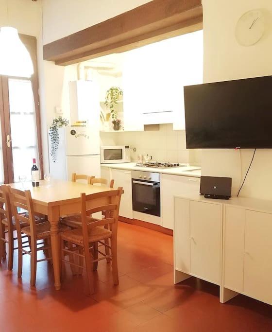 Cozy Apartment Near Train Station Firenze Bagian luar foto